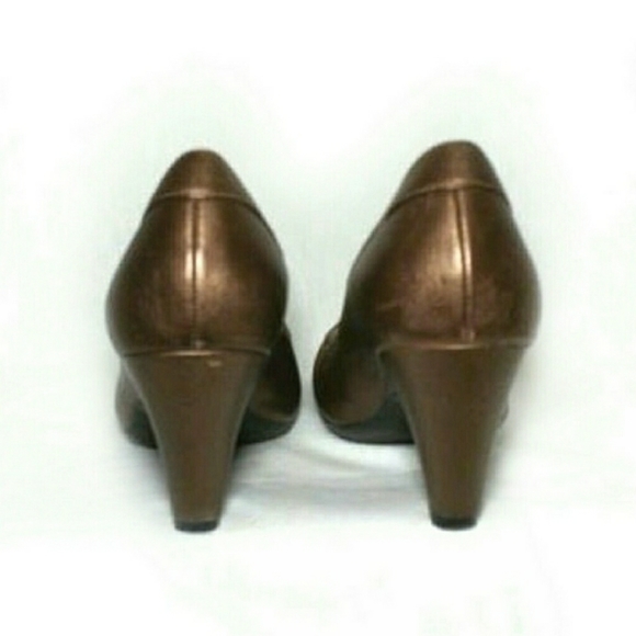 Indigo by Clarks 6 Bronze Classic Career Pumps - Picture 9 of 9